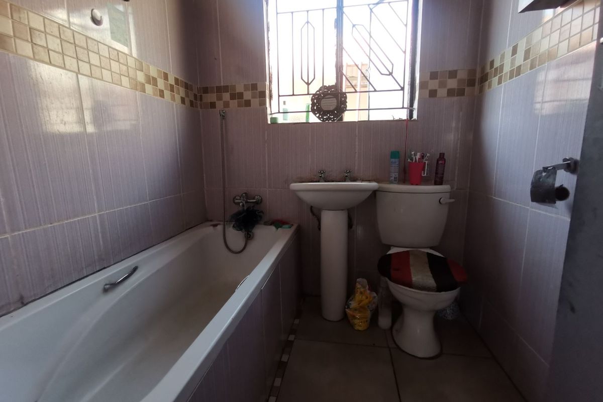 House For Sale in Soshanguve East Ext 6 - Photo 3