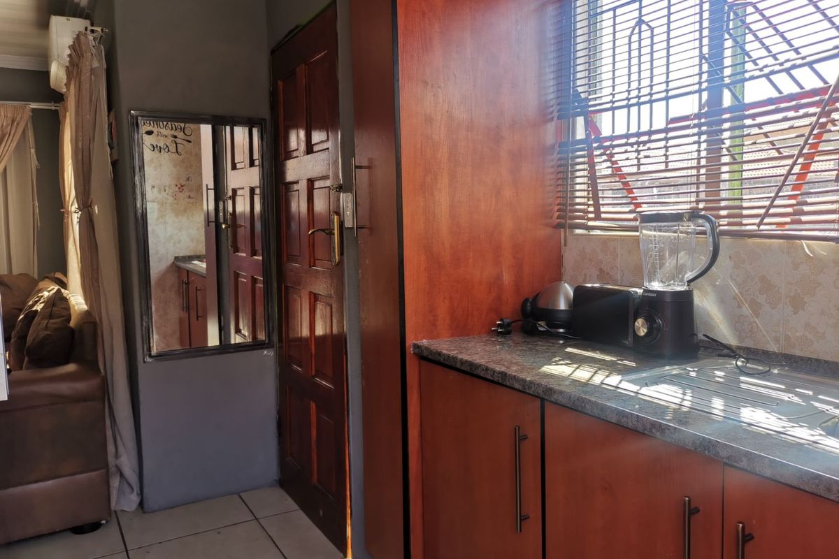 House For Sale in Soshanguve East Ext 6 - Photo 4