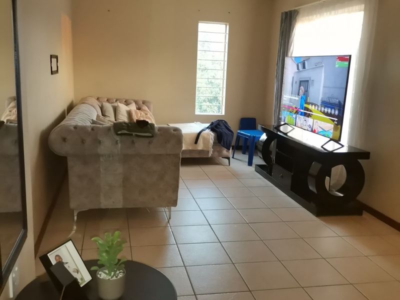 Apartment For Sale in Pretoria North - Photo 4