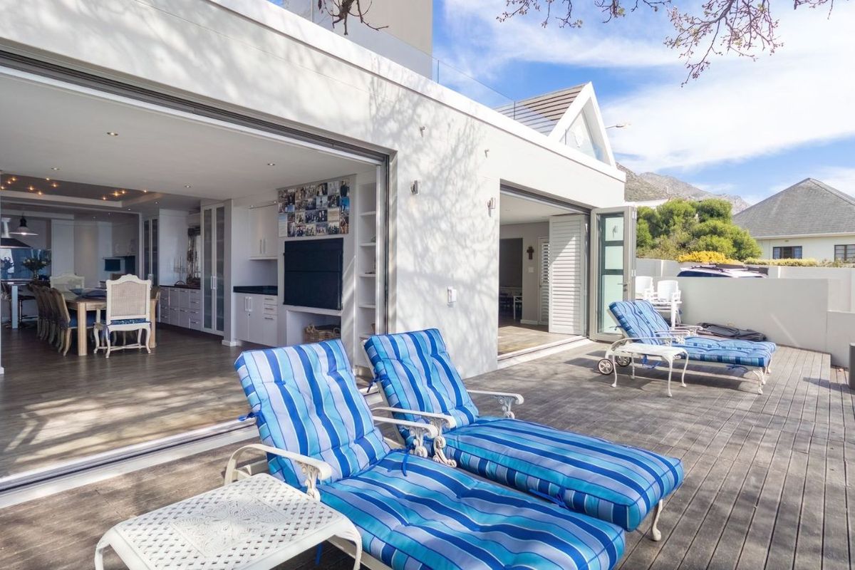 House For Sale in Gordons Bay Central - Photo 2