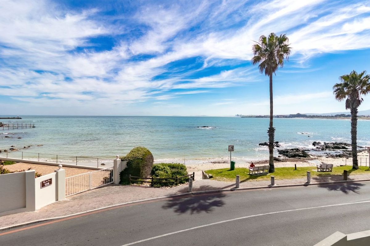 House For Sale in Gordons Bay Central - Photo 4