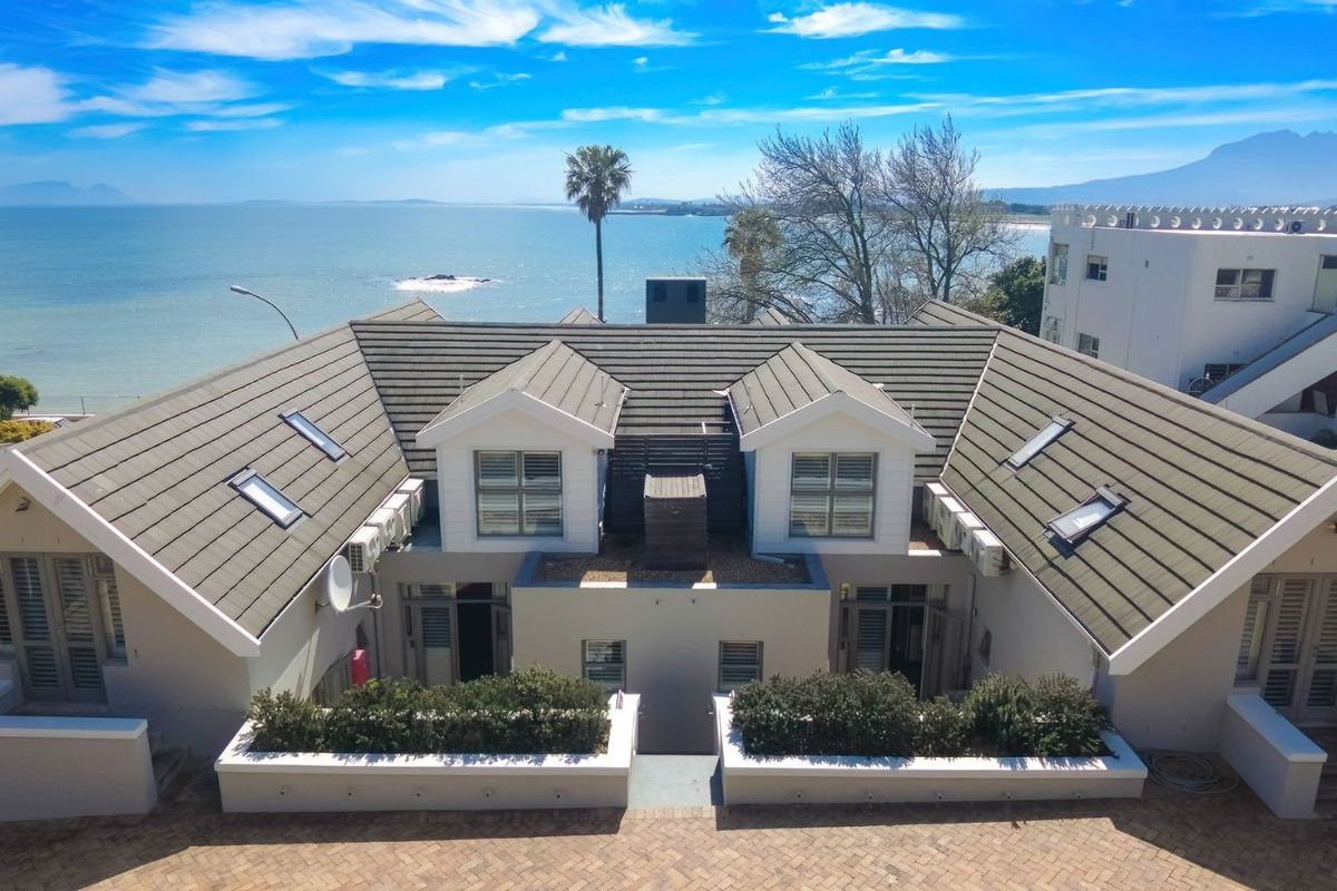 House For Sale in Gordons Bay Central - Photo 3