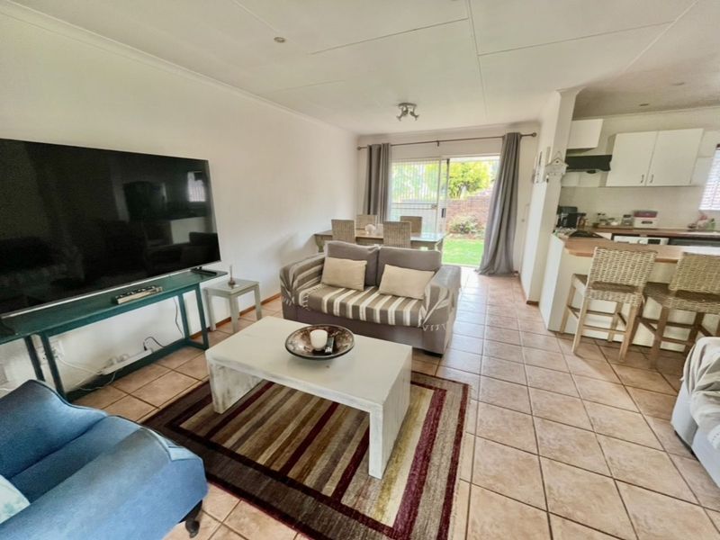 Townhouse For Sale in Weltevreden Park - Photo 3