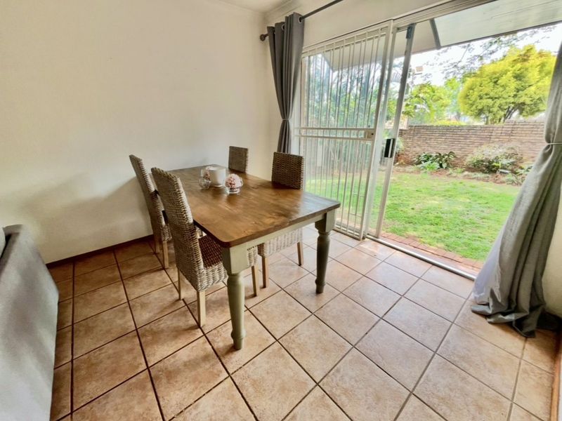 Townhouse For Sale in Weltevreden Park - Photo 4