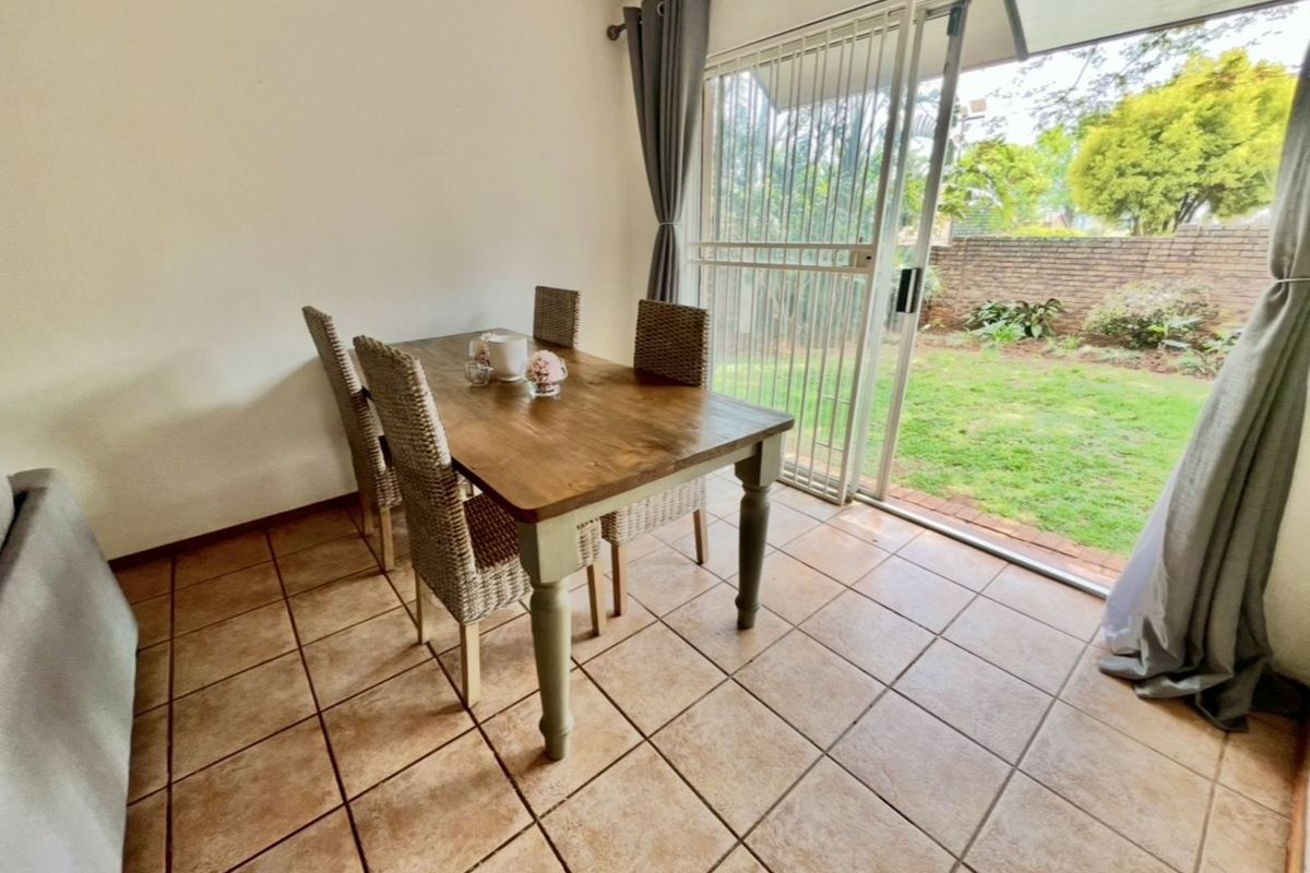 Townhouse For Sale in Weltevreden Park - Photo 4