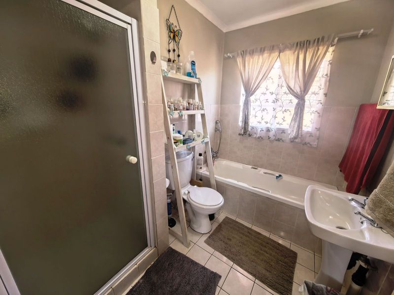 Apartment For Sale in Hennopspark - Photo 7