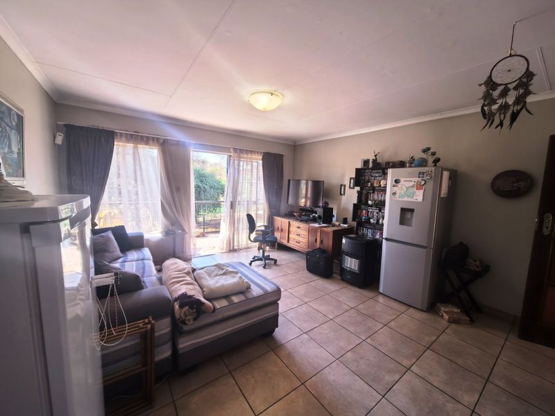 Apartment For Sale in Hennopspark - Photo 3