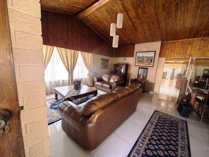 House For Sale in Valhalla - Photo 3