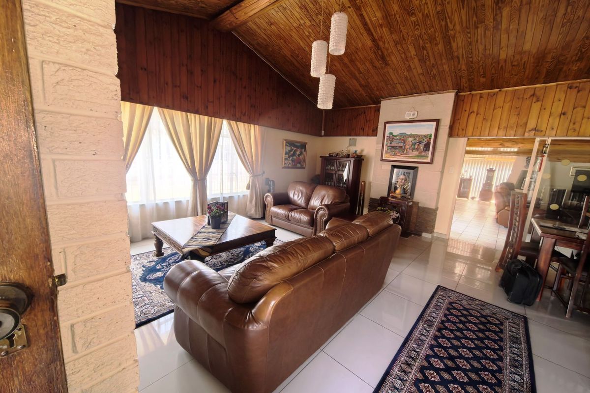 House For Sale in Valhalla - Photo 3