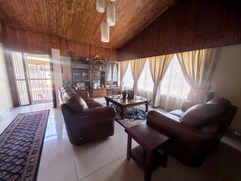 House For Sale in Valhalla - Photo 2