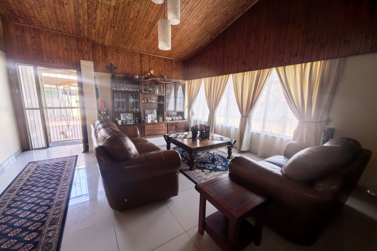 House For Sale in Valhalla - Photo 2