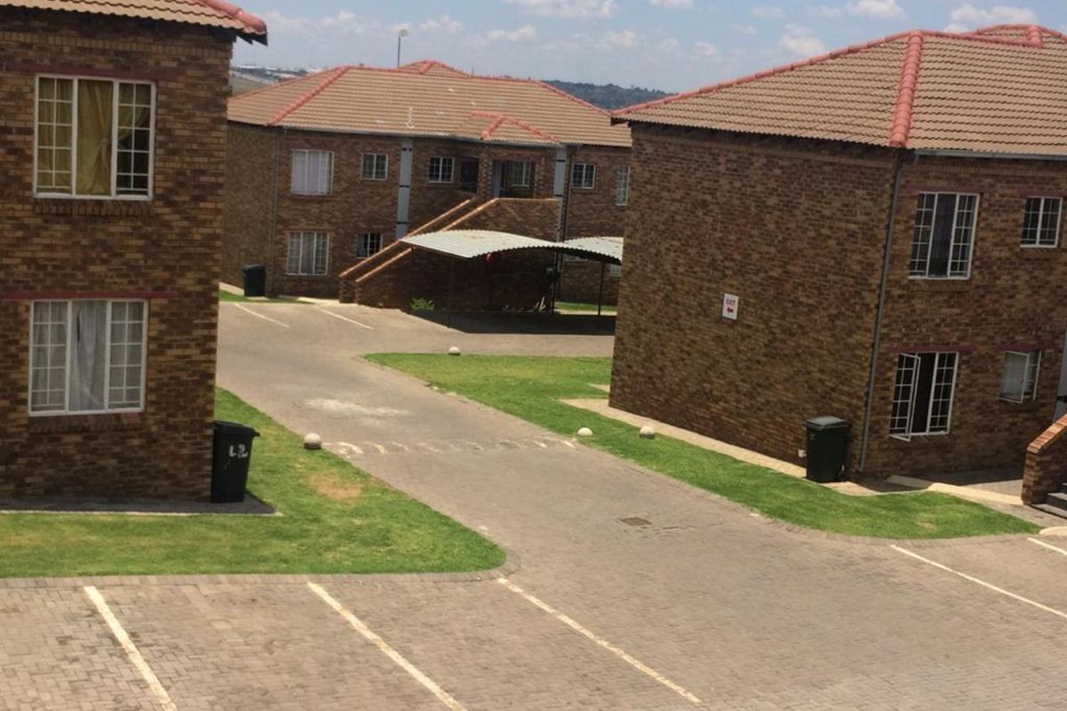 Townhouse For Sale in Erand Gardens - Photo 3