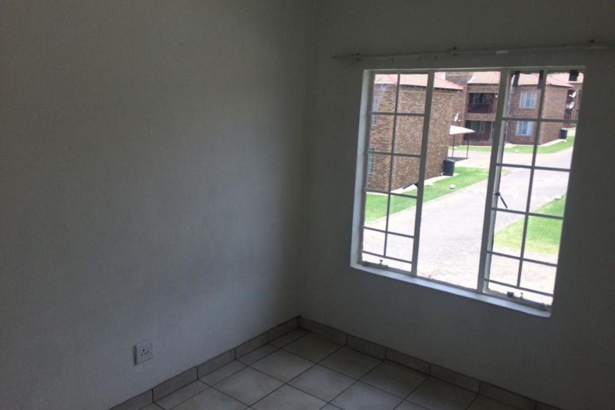 Townhouse For Sale in Erand Gardens - Photo 4