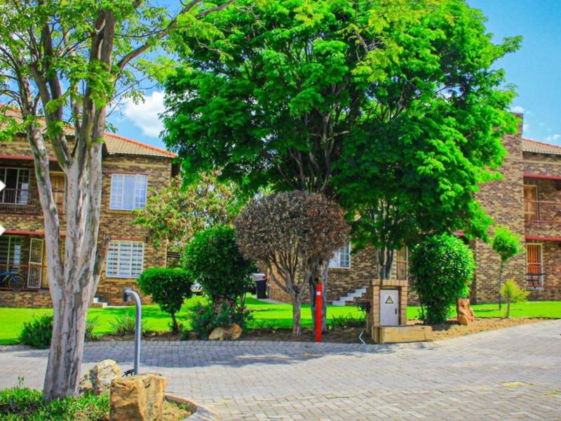 Townhouse For Sale in Erand Gardens - Photo 2