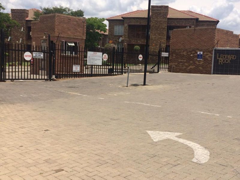 Townhouse For Sale in Erand Gardens - Photo 9