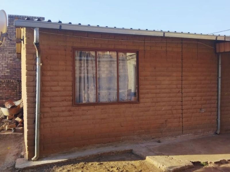 House For Sale in Mamelodi East - Photo 2
