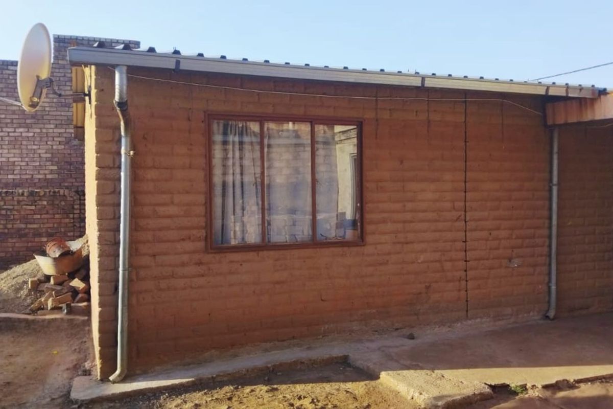 House For Sale in Mamelodi East - Photo 2