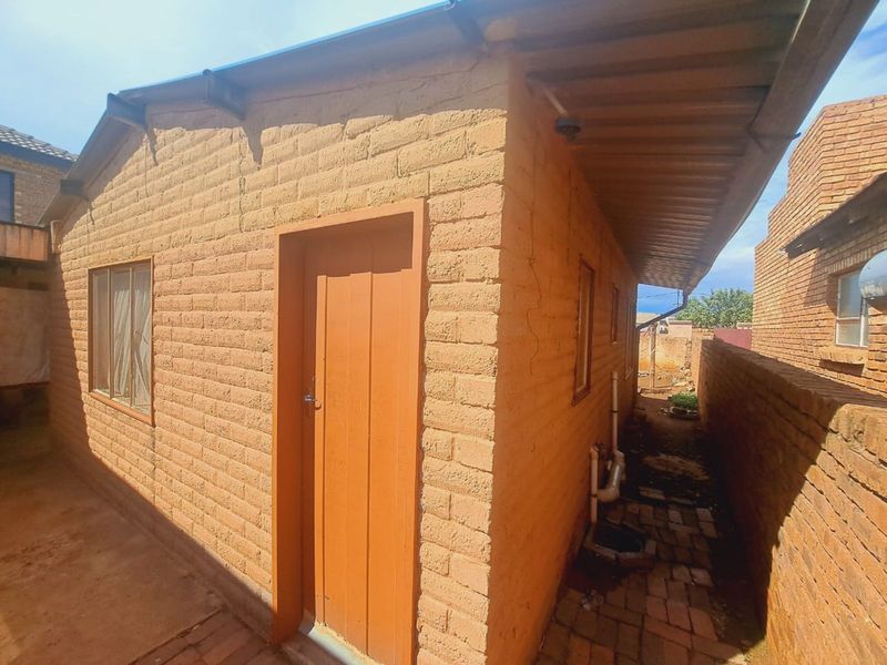House For Sale in Mamelodi East - Photo 4