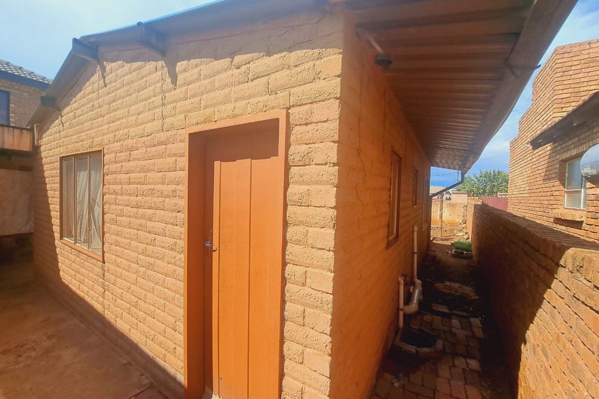 House For Sale in Mamelodi East - Photo 4