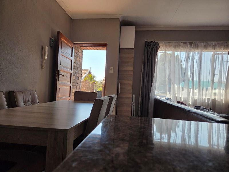 Townhouse For Sale in Bendor - Photo 3