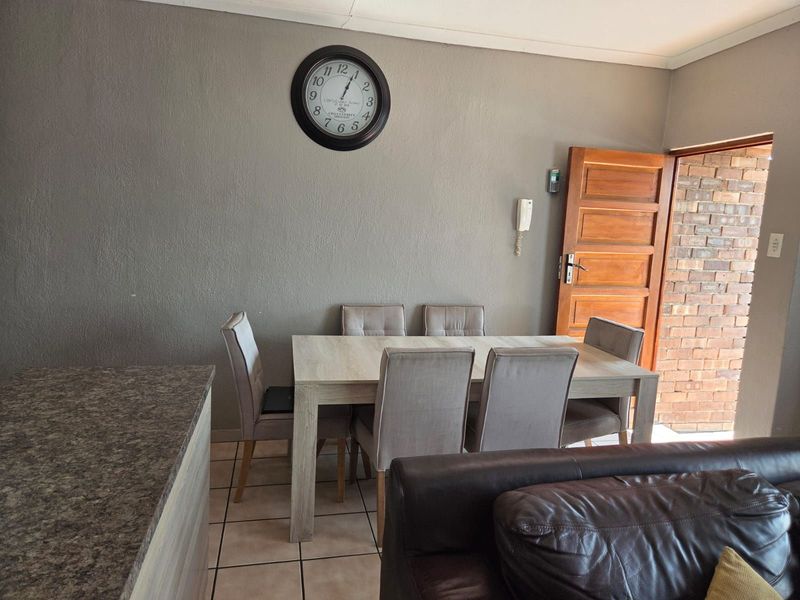 Townhouse For Sale in Bendor - Photo 8