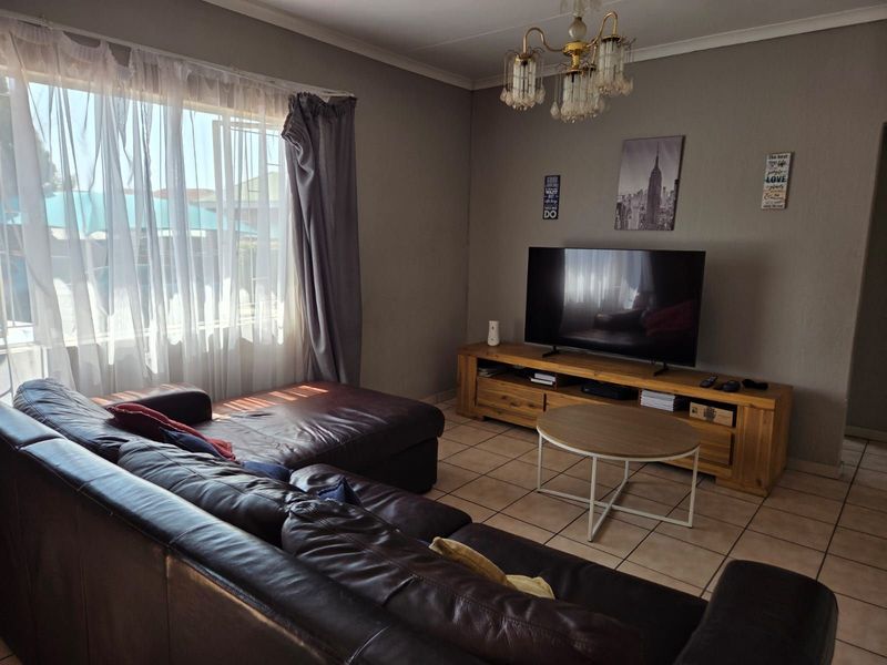 Townhouse For Sale in Bendor - Photo 7