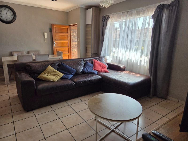 Townhouse For Sale in Bendor - Photo 6