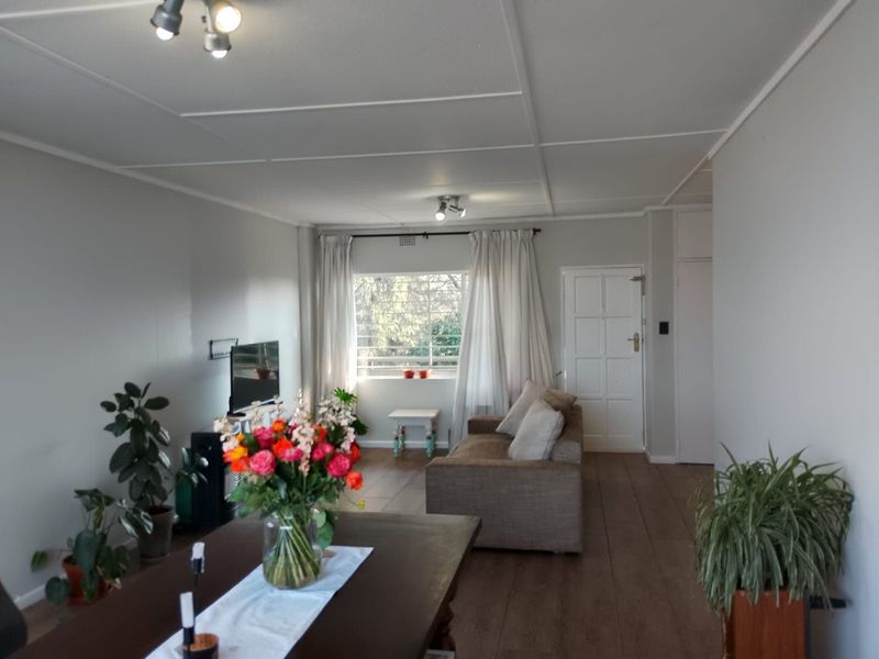 Apartment For Sale in Linden - Photo 7