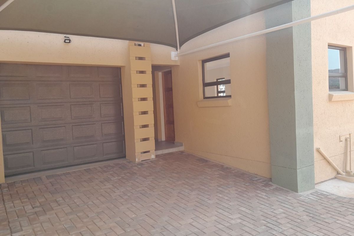 Townhouse For Sale in Amandasig - Photo 2