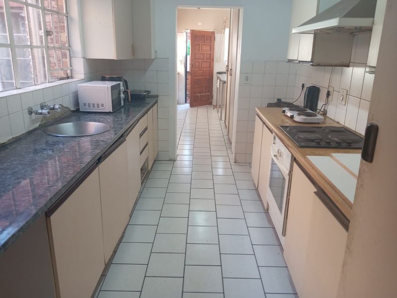 House For Sale in Hurlingham Manor - Photo 4
