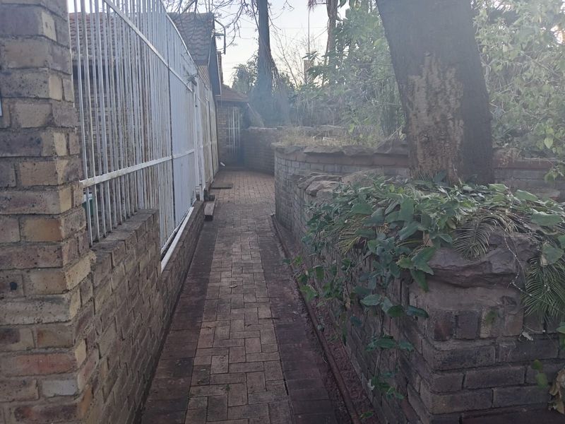 House For Sale in Hurlingham Manor - Photo 7