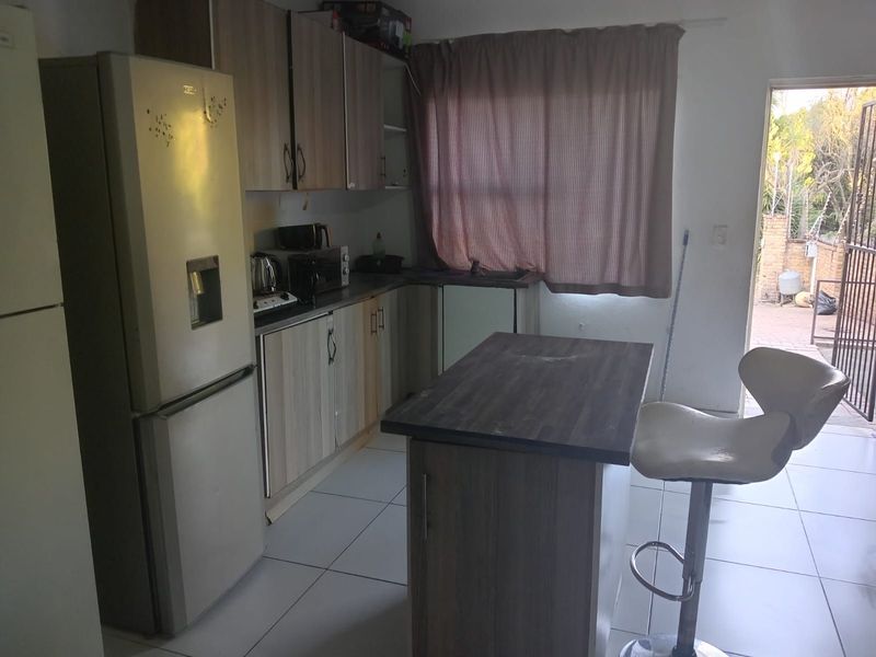 House For Sale in Hurlingham Manor - Photo 5