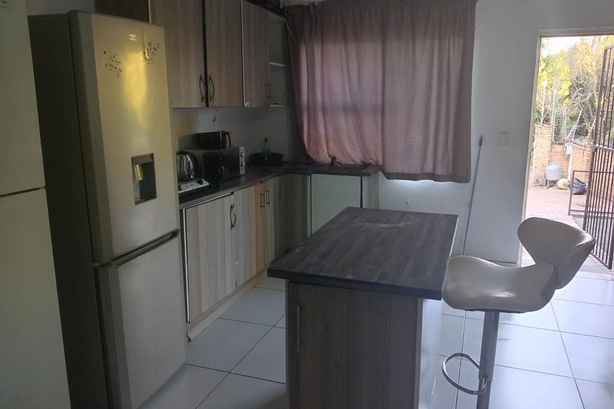 House For Sale in Hurlingham Manor - Photo 5