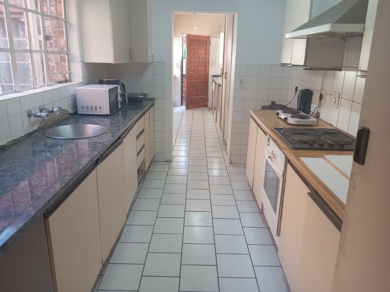 House For Sale in Hurlingham Manor - Photo 3
