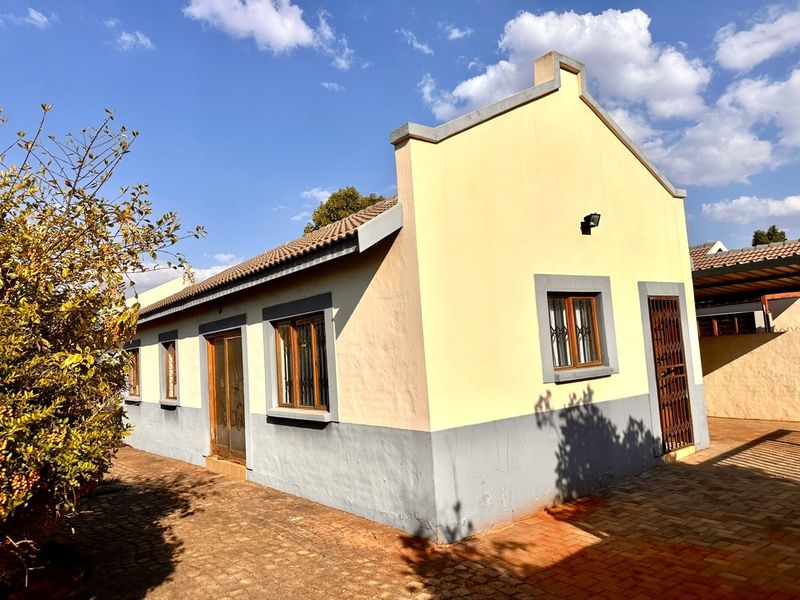House For Sale in Hesteapark - Photo 2