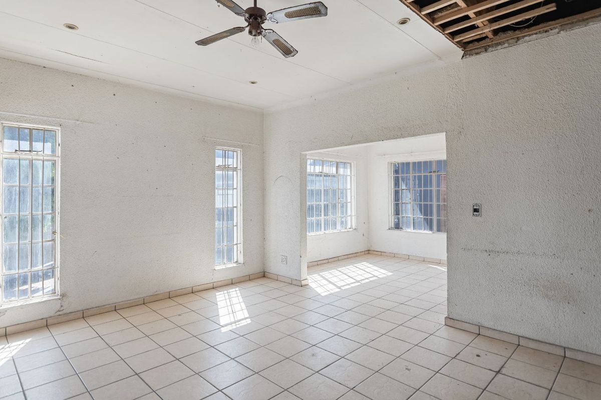 House For Sale in Wilgeheuwel - Photo 3