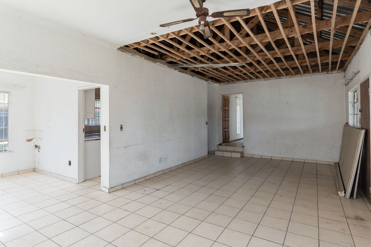 House For Sale in Wilgeheuwel - Photo 2