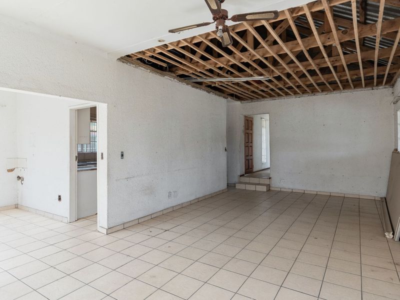 House For Sale in Wilgeheuwel - Photo 2