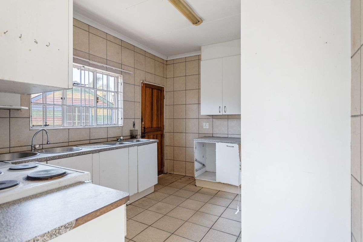 House For Sale in Wilgeheuwel - Photo 5