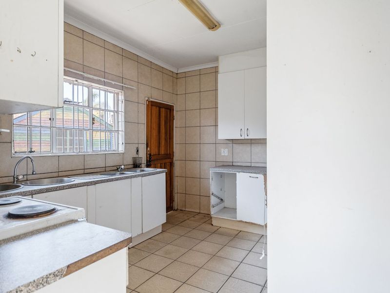 House For Sale in Wilgeheuwel - Photo 5