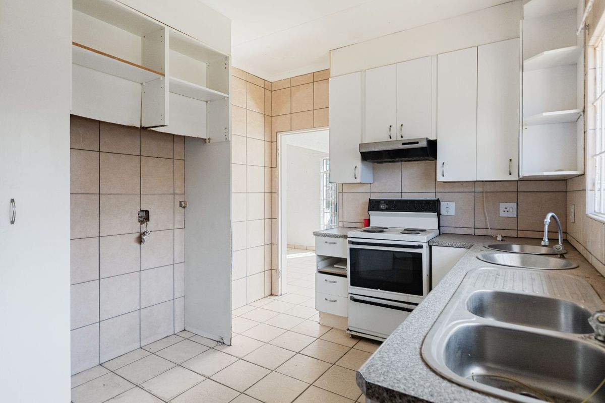 House For Sale in Wilgeheuwel - Photo 4