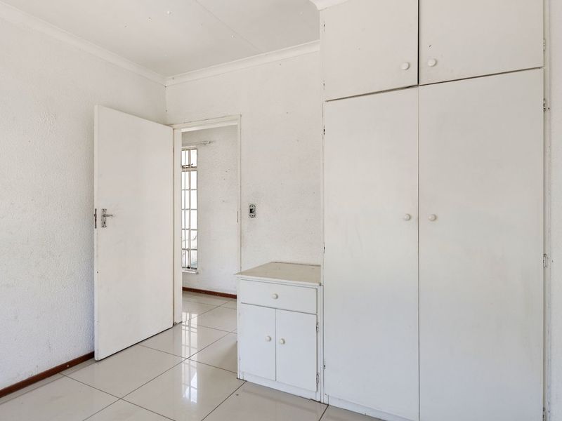 House For Sale in Wilgeheuwel - Photo 6