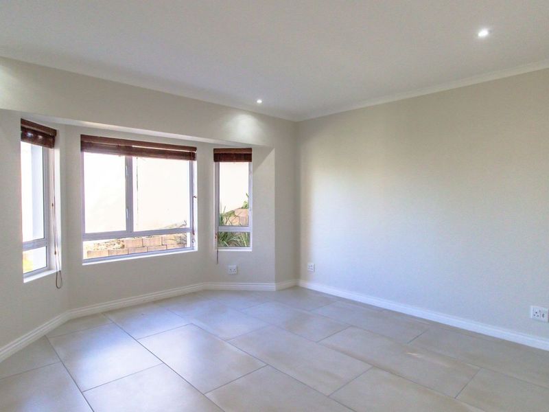 House For Sale in Dennegeur - Photo 3