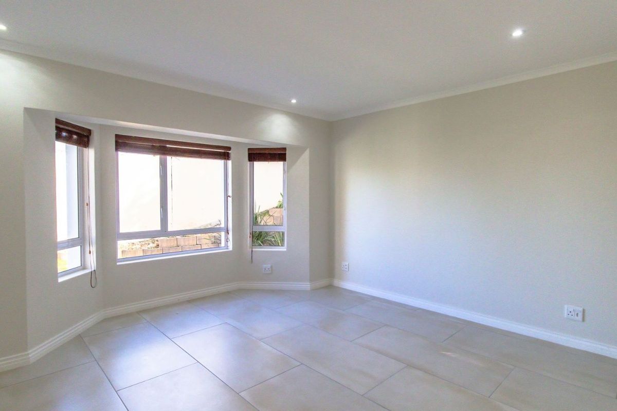 House For Sale in Dennegeur - Photo 3