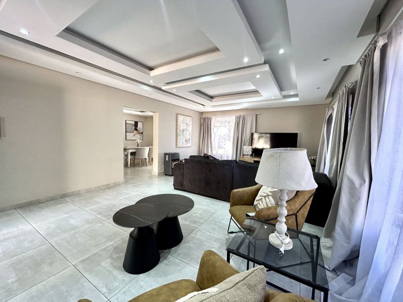 House For Sale in Rooihuiskraal - Photo 2