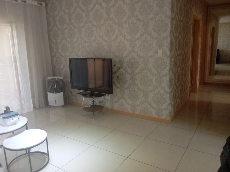 Apartment For Sale in Broadacres - Photo 2