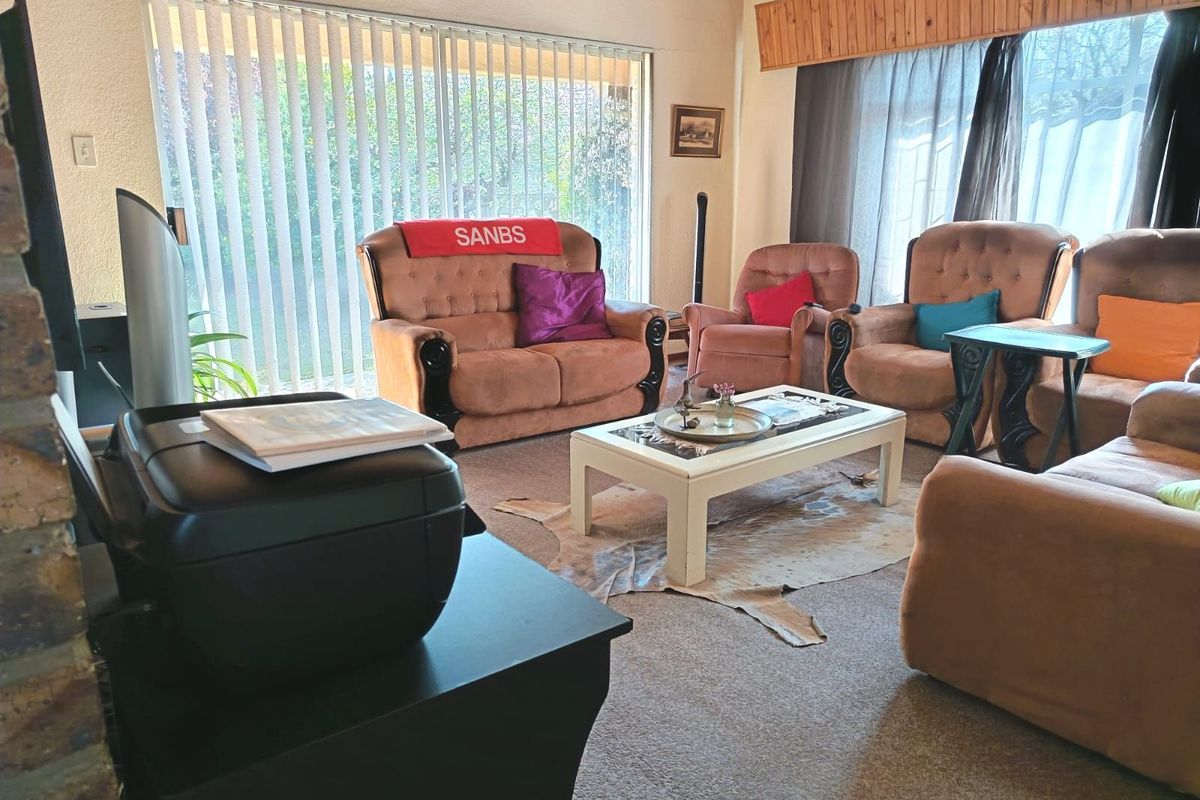 House For Sale in Nederlandpark - Photo 2