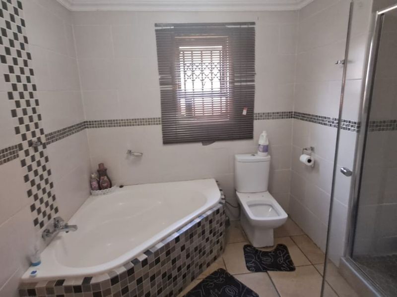 House For Sale in Mabopane Central - Photo 10