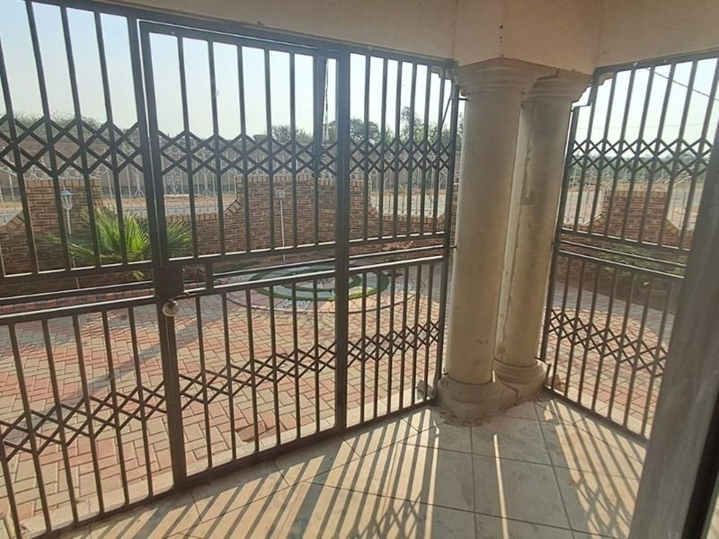 House For Sale in Mabopane Central - Photo 8