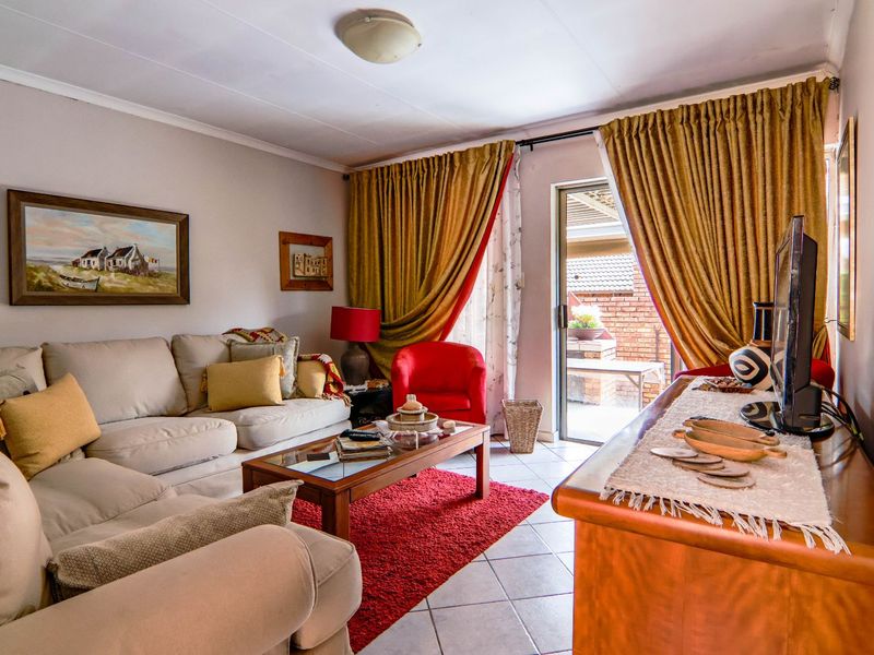 Townhouse For Sale in Amberfield - Photo 3